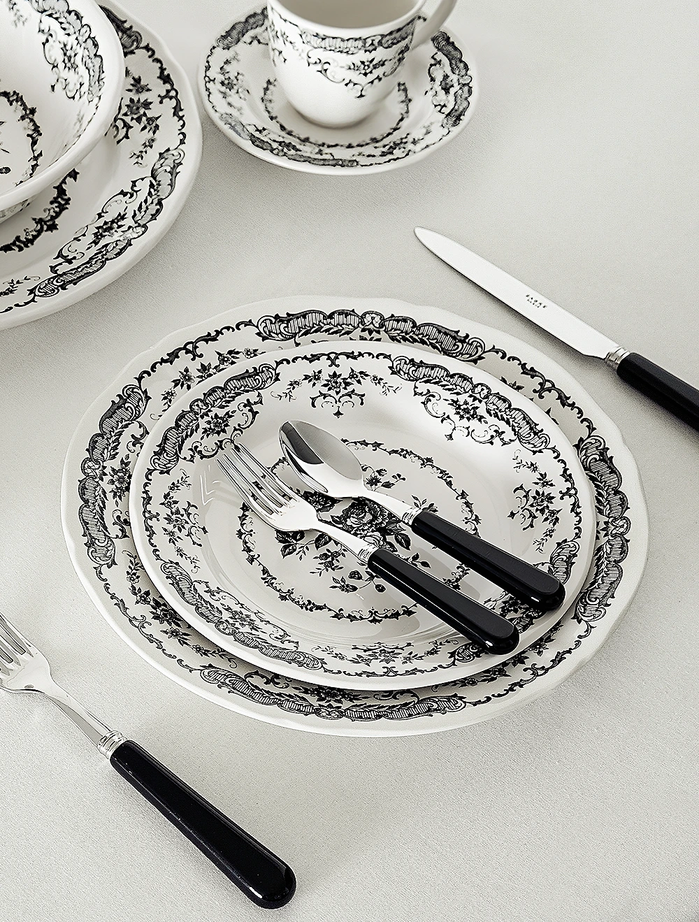 Обеденная тарелка Rose Black, 26 см