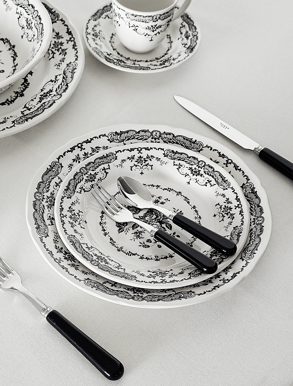 Закусочная тарелка Rose Black, 20,5 см