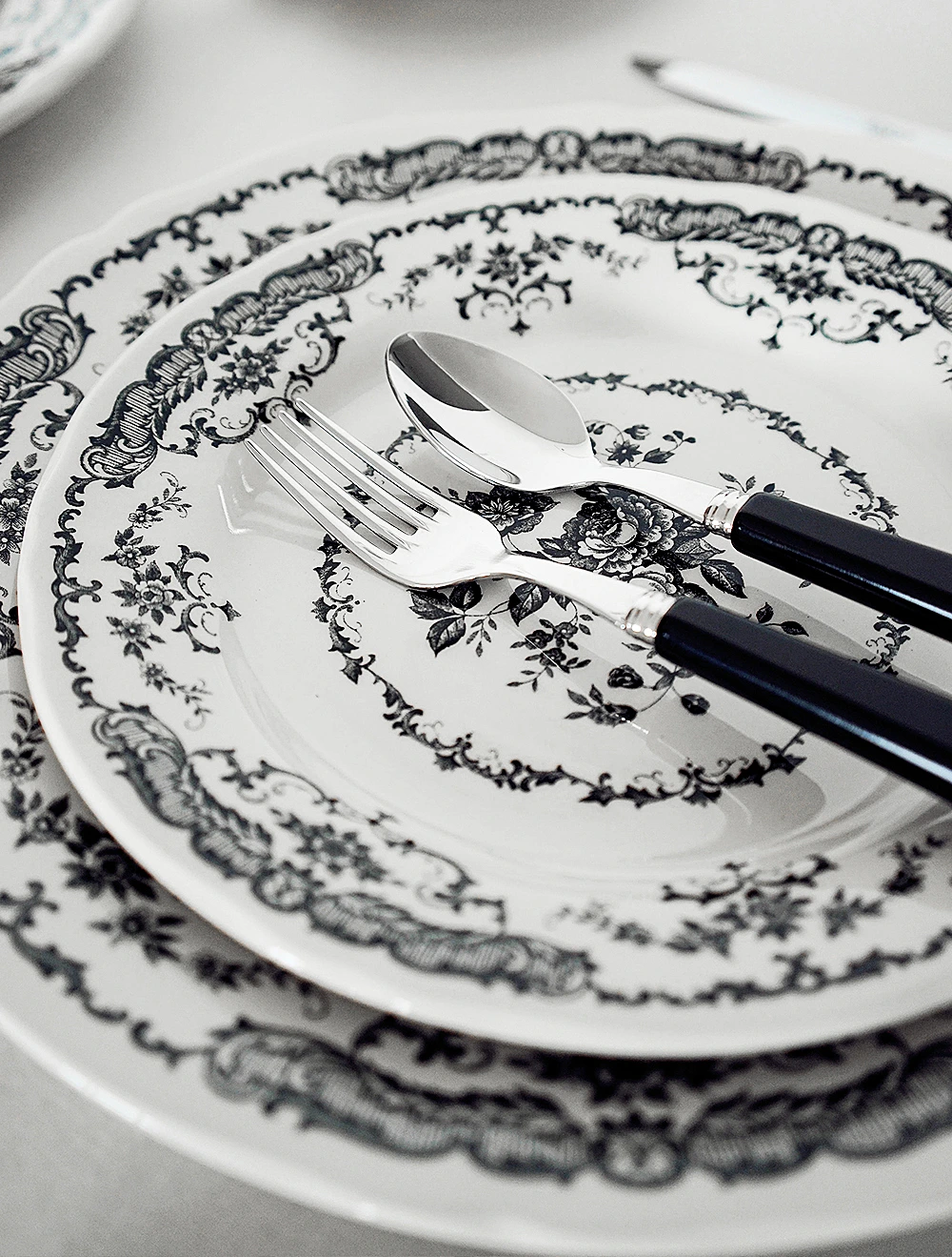 Закусочная тарелка Rose Black, 20,5 см