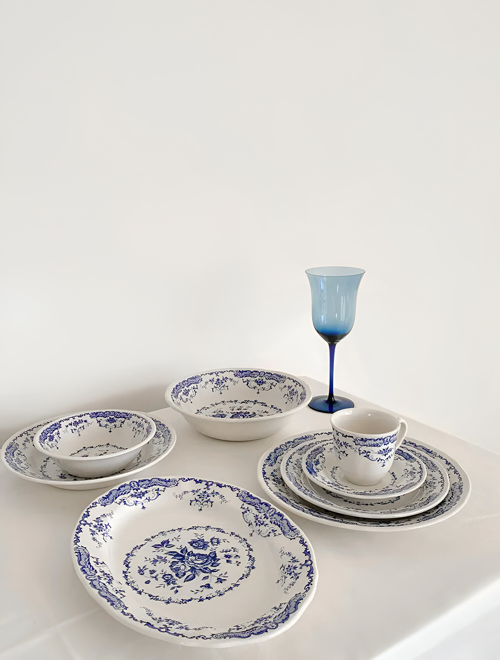 Сервировочный салатник Rose Blue, 23,5 см от Bitossi Home