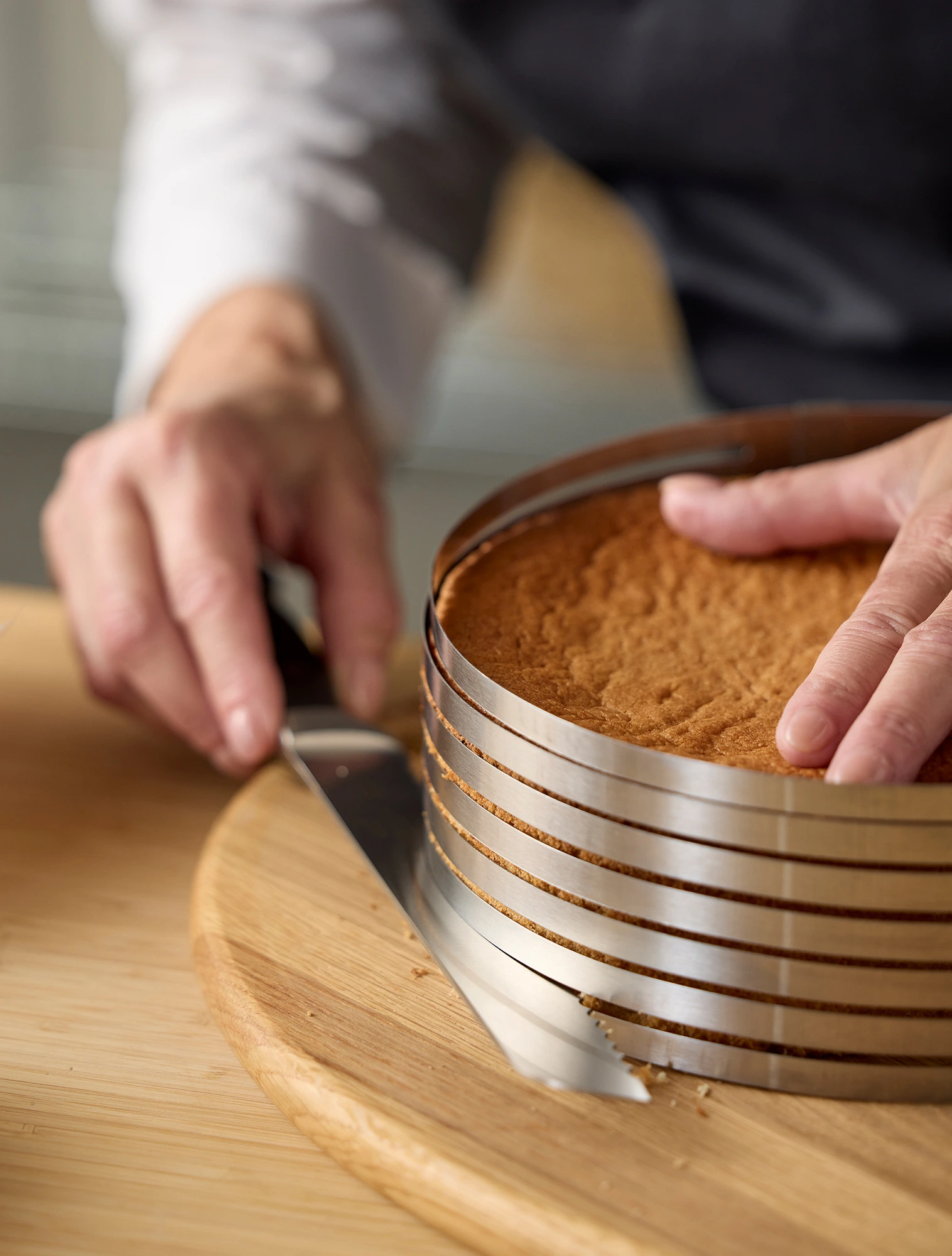 Регулируемая форма для нарезки бисквита Bakery, 24-30 см 