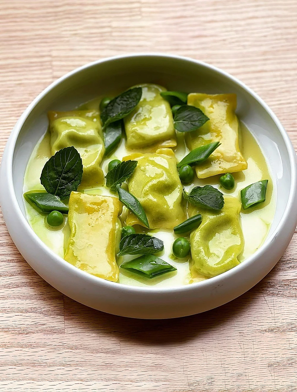 Сервировочный салатник Bahia Moonstone, 18 см