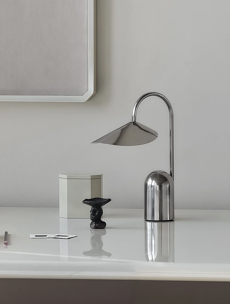 Портативная настольная лампа Arum, 30 см от Ferm Living