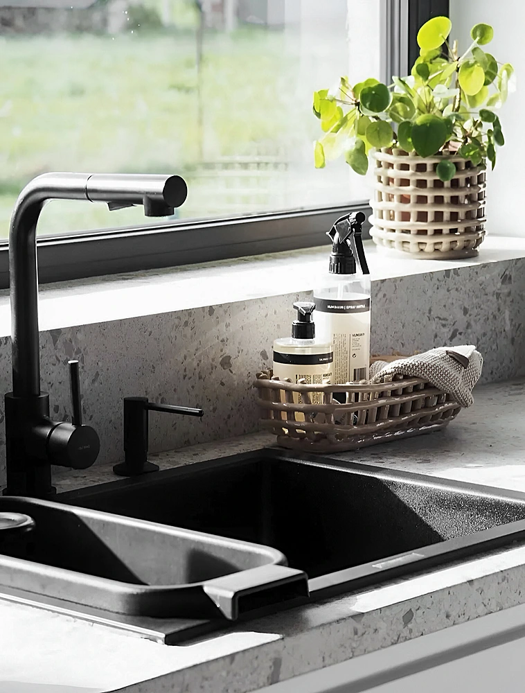 Ваза для фруктов Ceramic, 30 см от Ferm Living