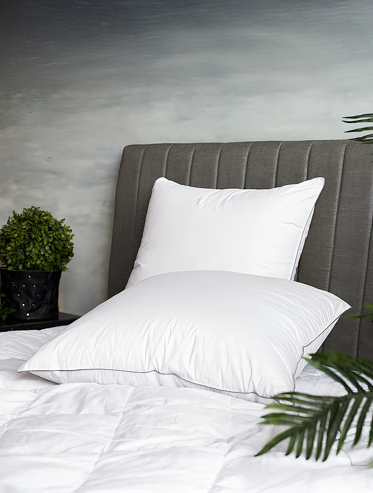 Подушка средней жесткости Gray Familie Down, 70х70 см от German Grass
