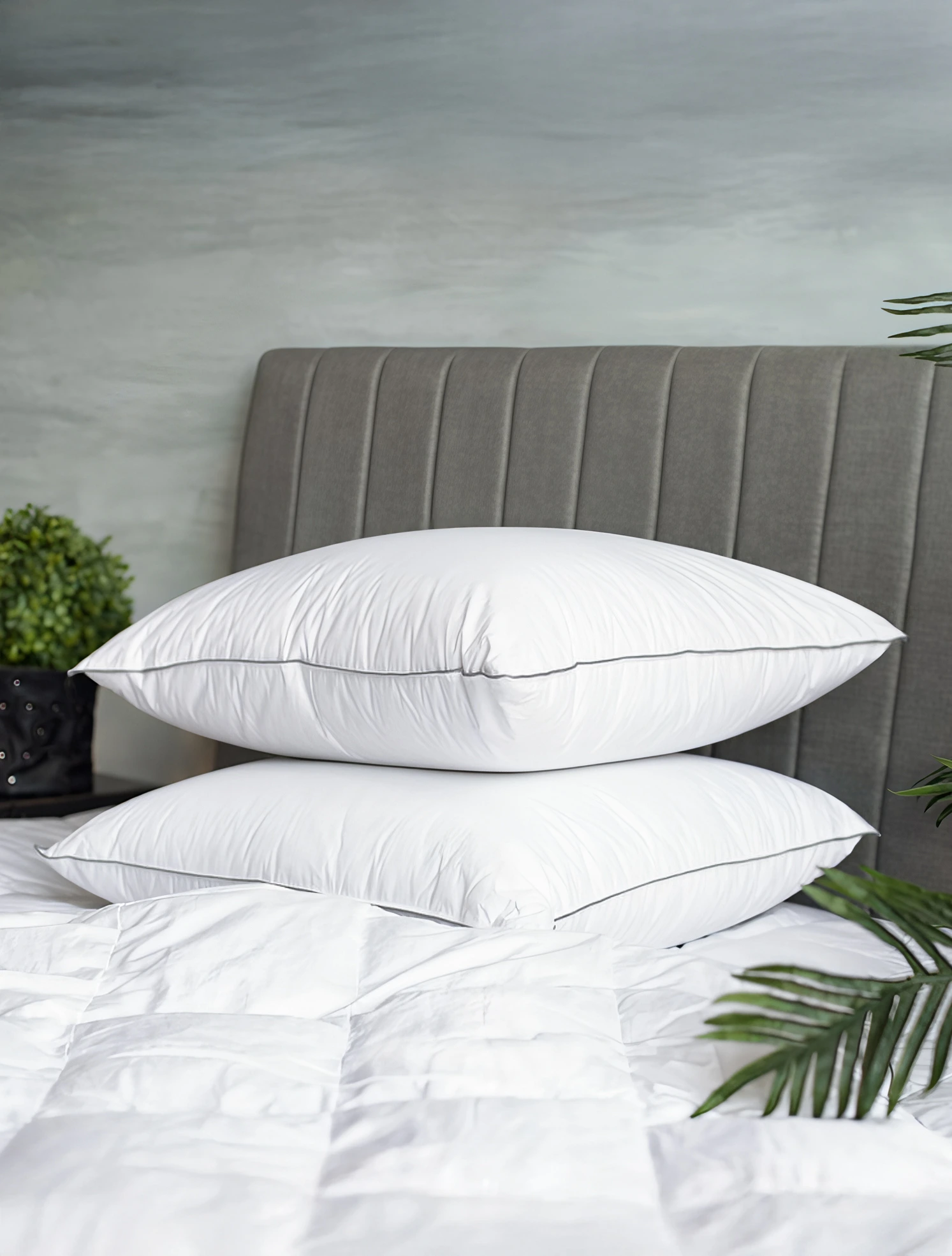 Подушка средней жесткости Gray Familie Down, 70х70 см