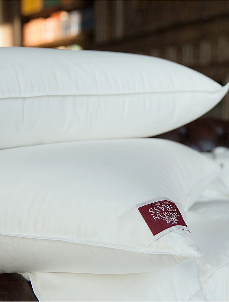 Подушка средней жесткости Luxe Down Grass, 50х70 см от German Grass