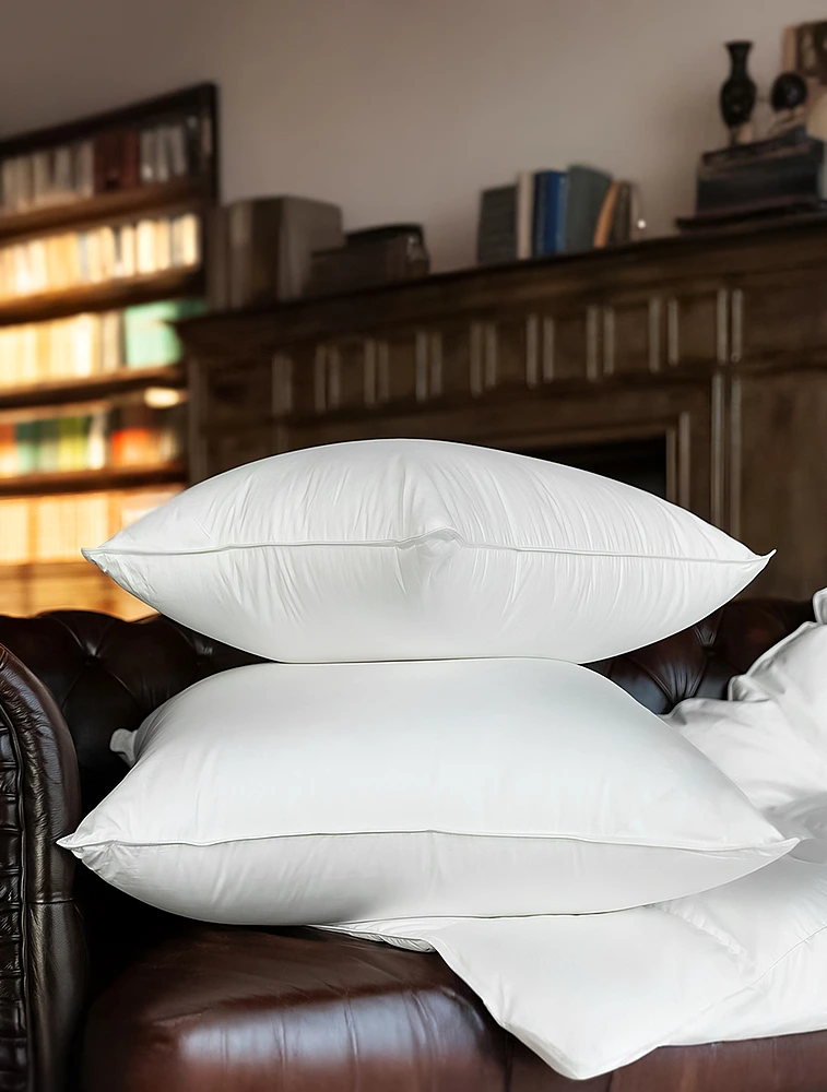 Подушка средней жесткости Luxe Down Grass, 70х70 см от German Grass