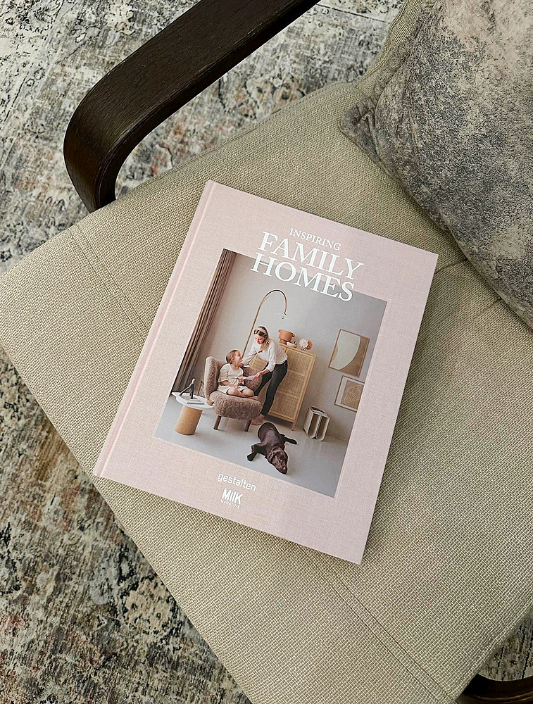 Книга Inspiring Family Homes, 24x30 см от Gestalten