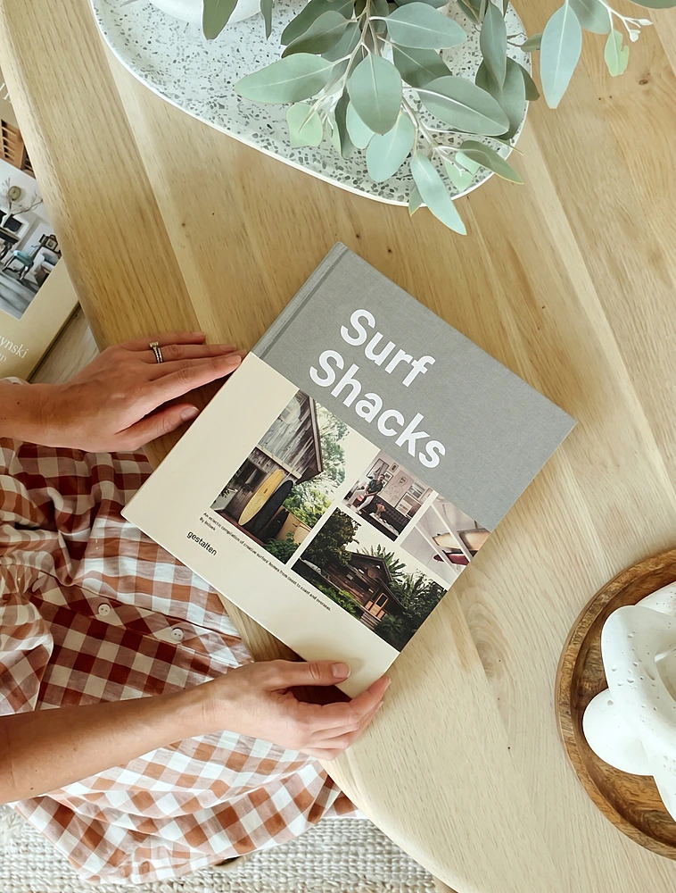 Книга Surf Shacks, 24x28 см от Gestalten