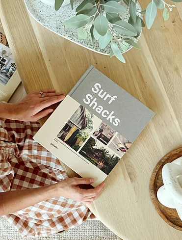 Книга Surf Shacks, 24x28 см