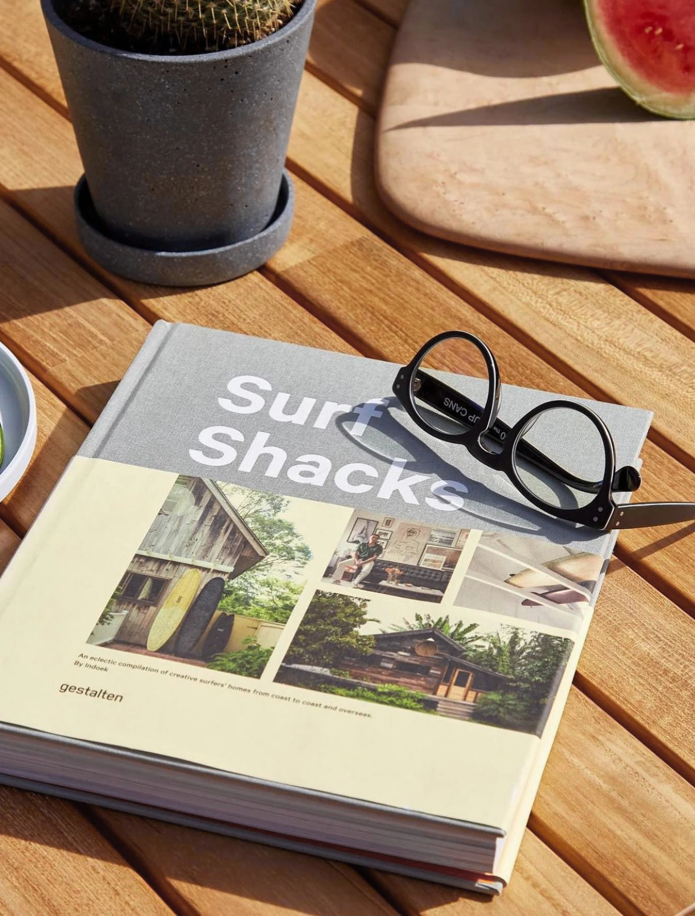 Книга Surf Shacks, 24x28 см