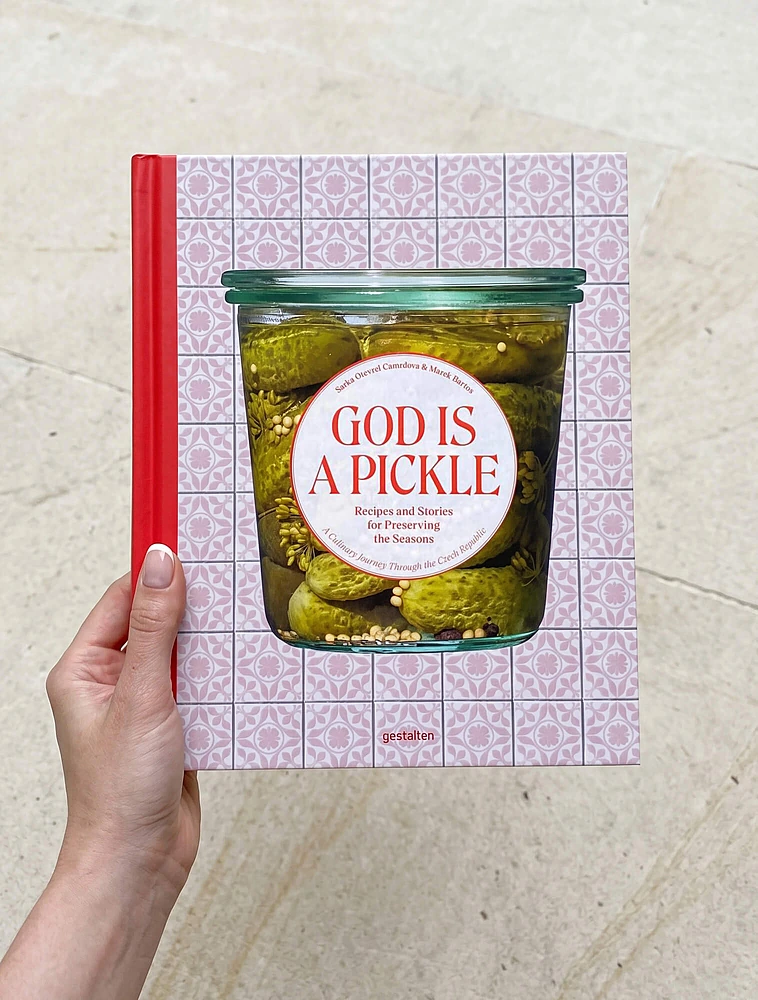 Книга God is a Pickle, 21x26 см от Gestalten