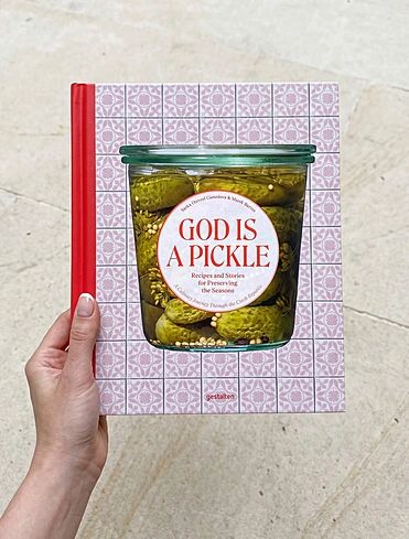 Книга God is a Pickle, 21x26 см