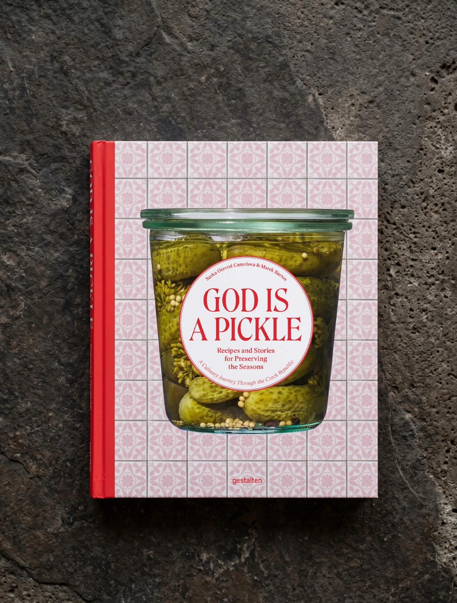 Книга God is a Pickle, 21x26 см