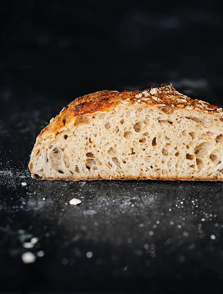 Книга Sourdough for All, 18x24 см от Gestalten