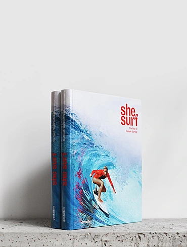 Книга She Surf, 21x26 см