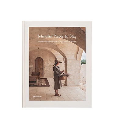 Книга Mindful Places to Stay, 21x26 см
