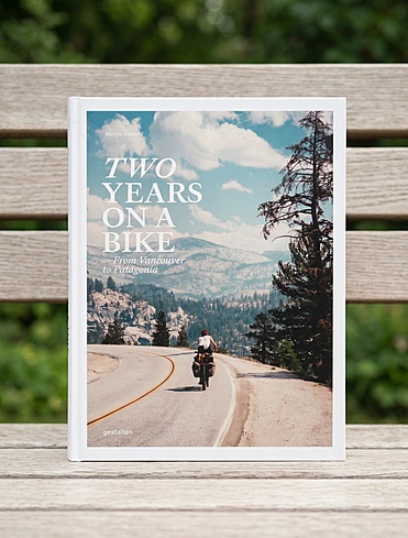 Книга Two Years on a Bike, 24x32 см