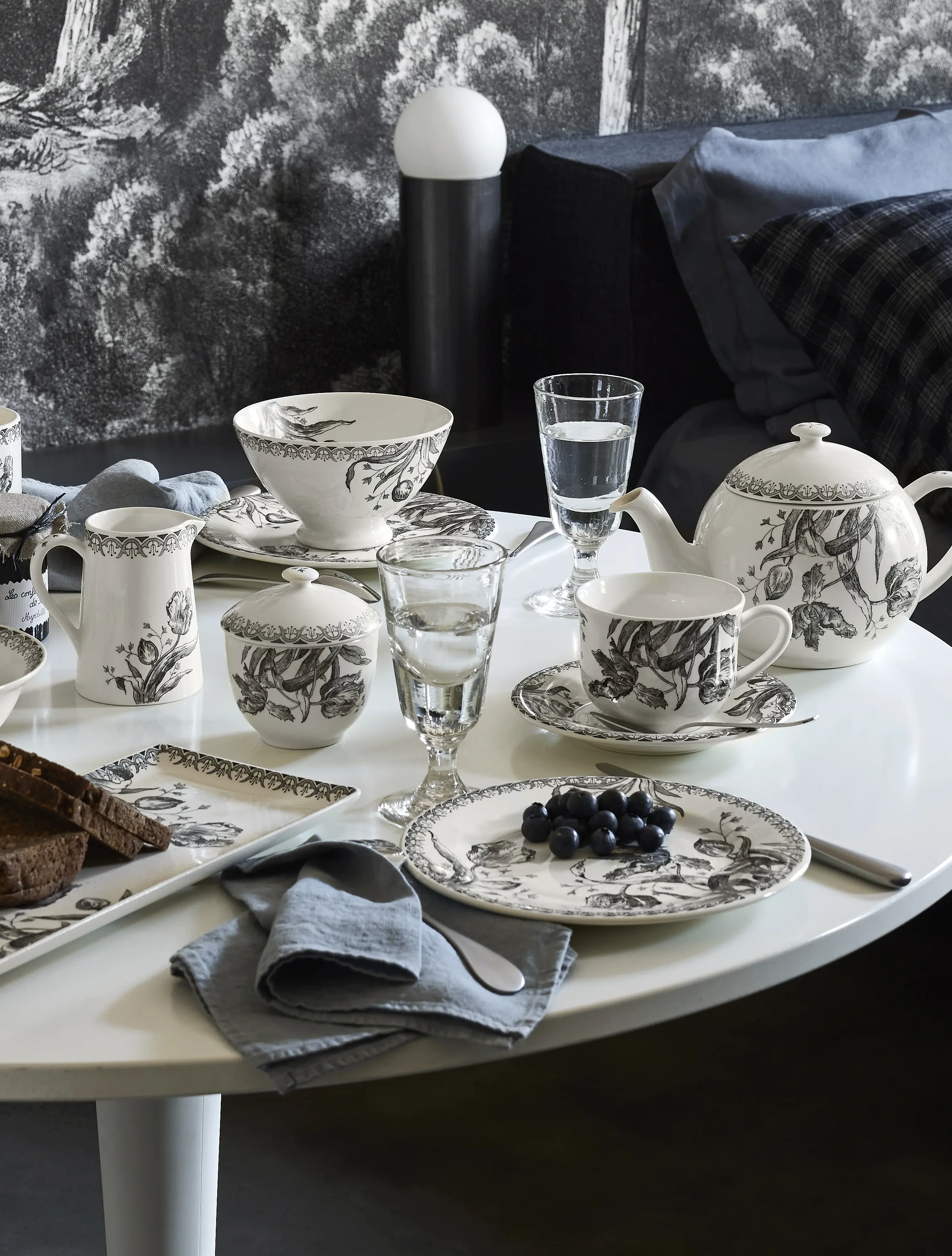 Закусочная тарелка Tulipes Noires, 22 см