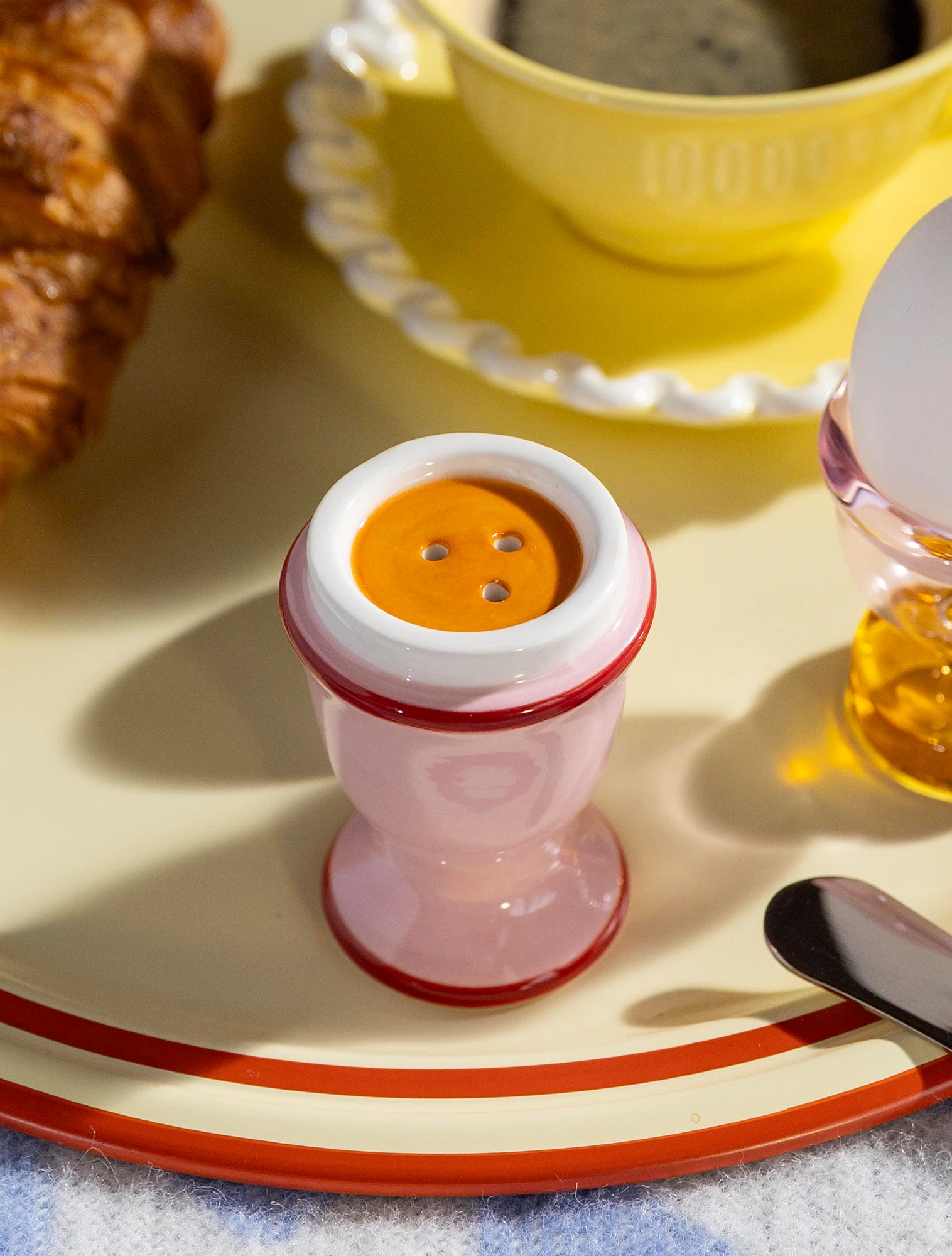 Набор из солонки и перечницы Egg, 10 см