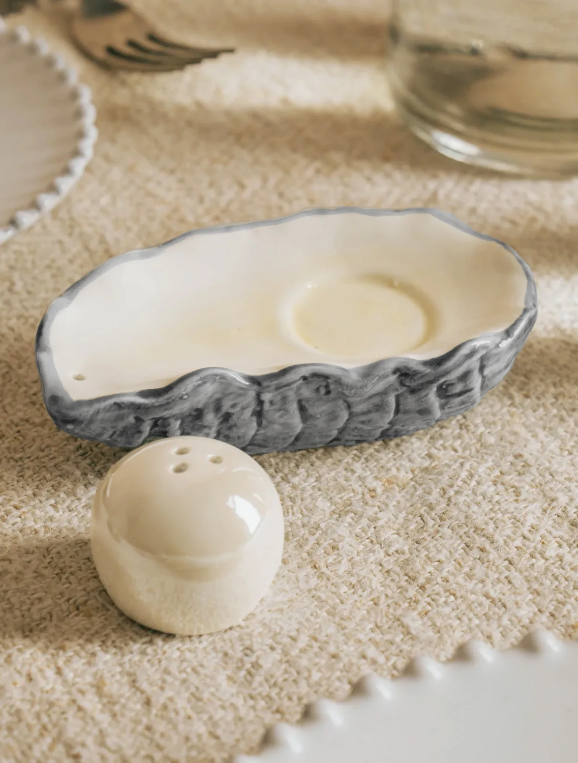 Набор из солонки и перечницы Oyster