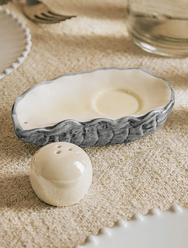 Набор из солонки и перечницы Oyster