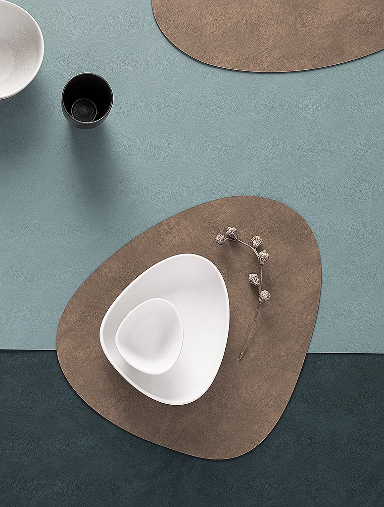 Плейсмат Curve Brown, 37x44 см от Lind DNA