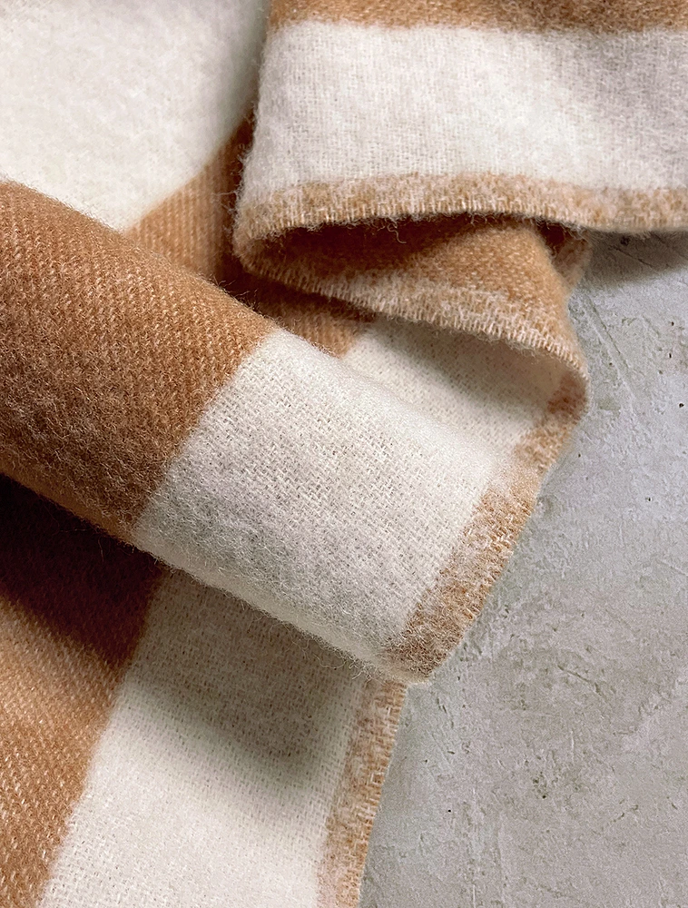 Плед Rough Stripe, 130х200 см от Maison Deux