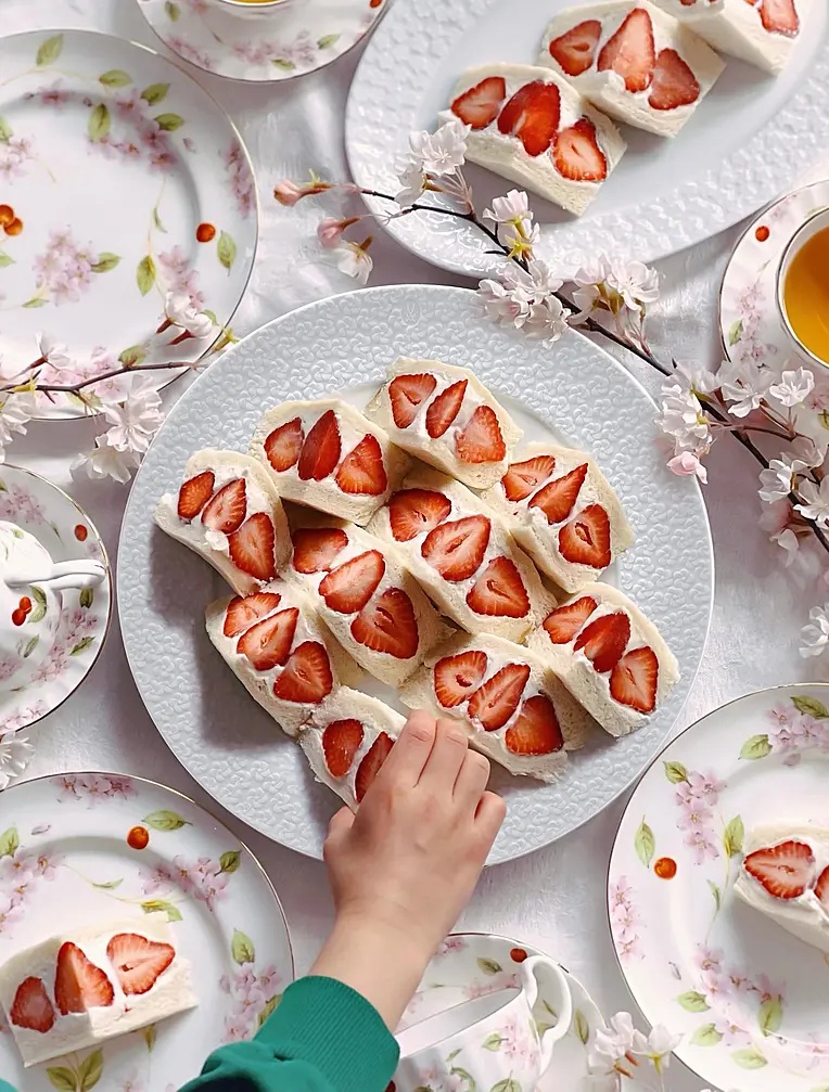 Плоское блюдо Royal Blossom, 33 см от Meissen