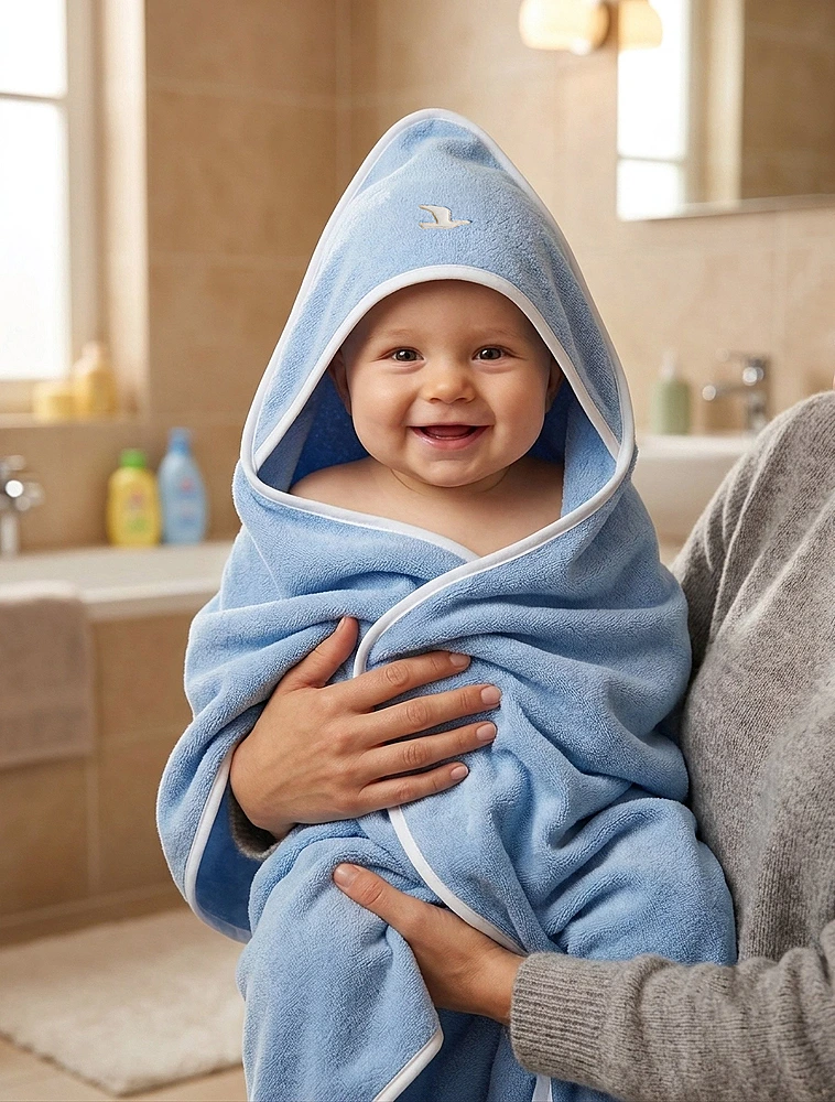 Детское полотенце-уголок Soft Hug Aqua, 100x100 см от Möve