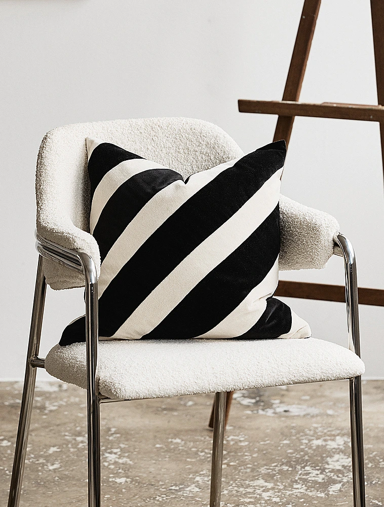 Декоративная наволочка Theta, 48х48 см от Nordal