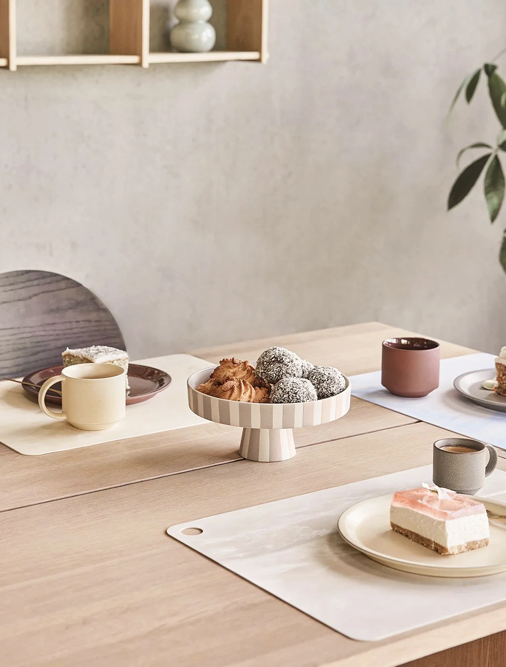 Тортовница на ножке Toppu, 20 см