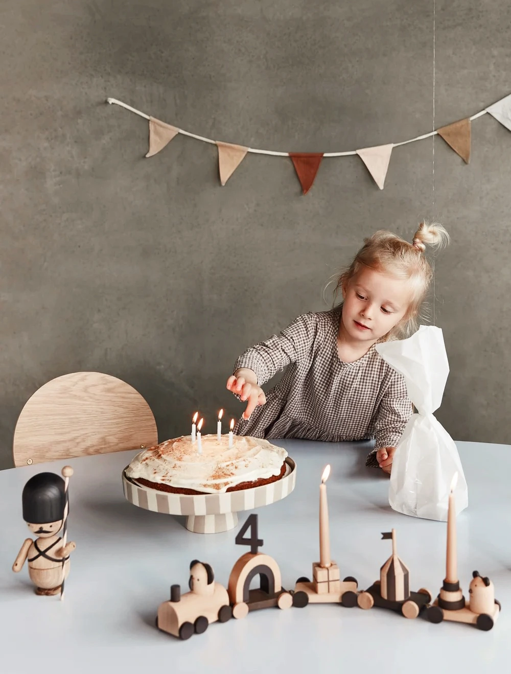 Тортовница на ножке Toppu, 27 см