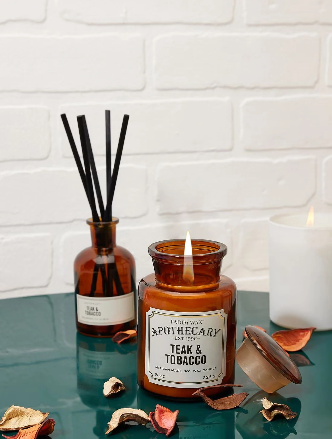 Ароматическая свеча Apothecary Teak & Tobacco, 12,5 см
