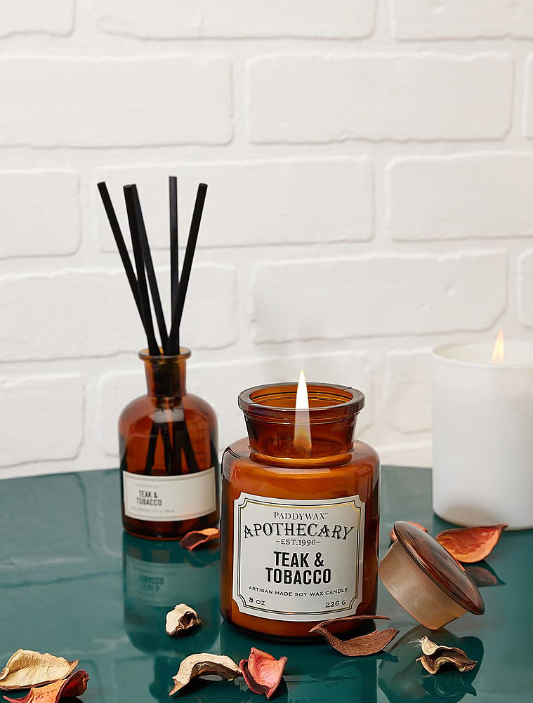 Ароматическая свеча Apothecary Teak & Tobacco, 12,5 см от Paddywax
