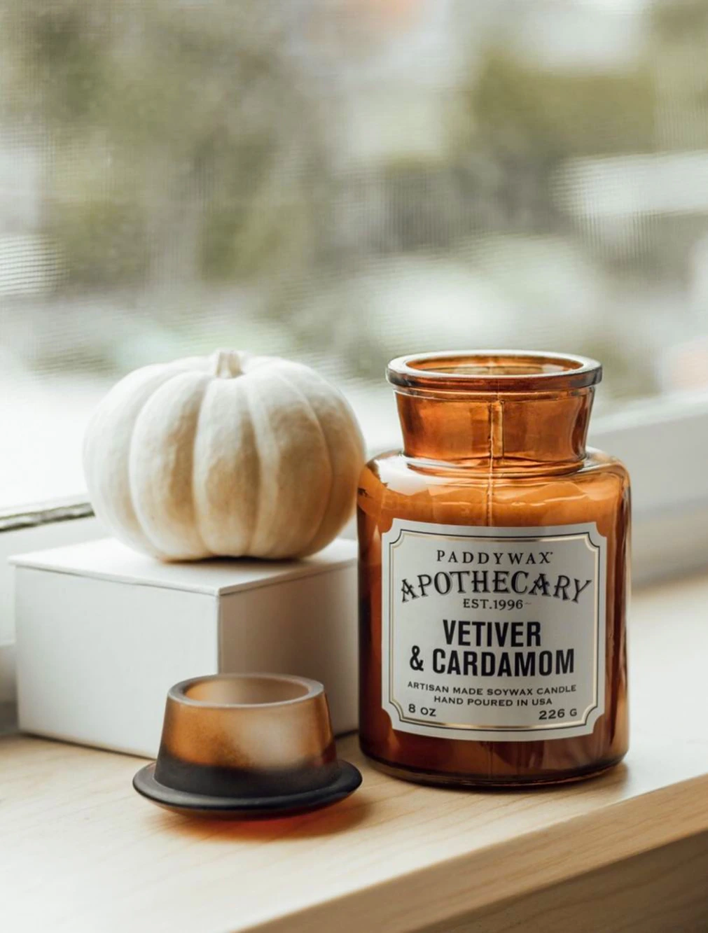 Ароматическая свеча Apothecary Vetiver & Cardamom, 12,5 см