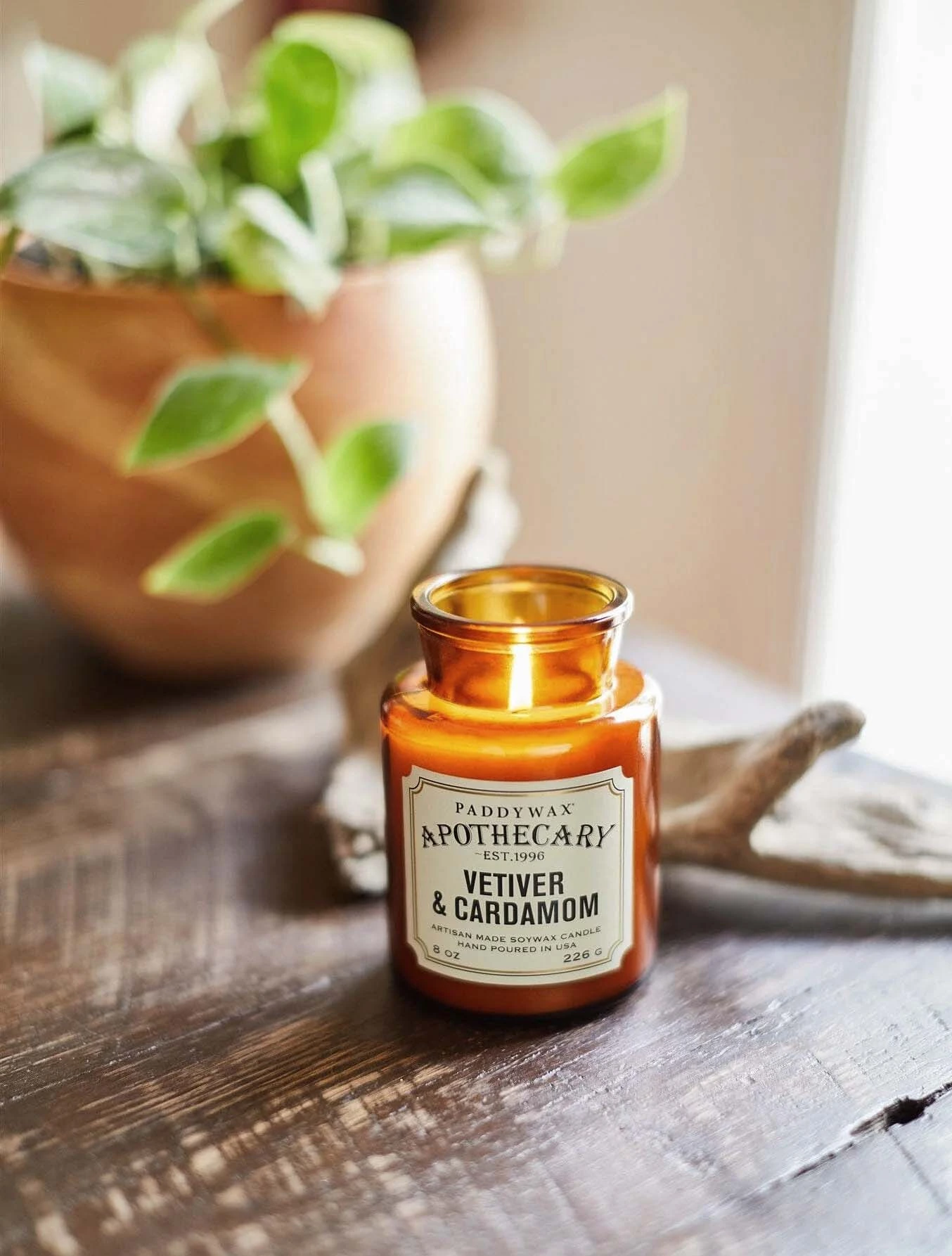 Ароматическая свеча Apothecary Vetiver & Cardamom, 12,5 см
