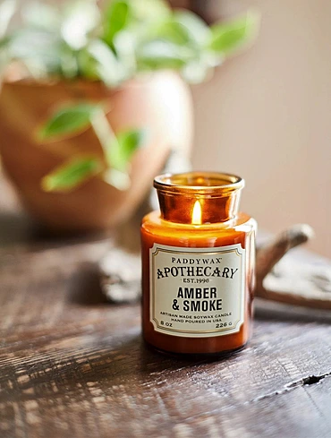 Ароматическая свеча Apothecary Amber & Smoke, 12,5 см