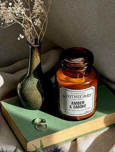 Ароматическая свеча Apothecary Amber & Smoke, 12,5 см