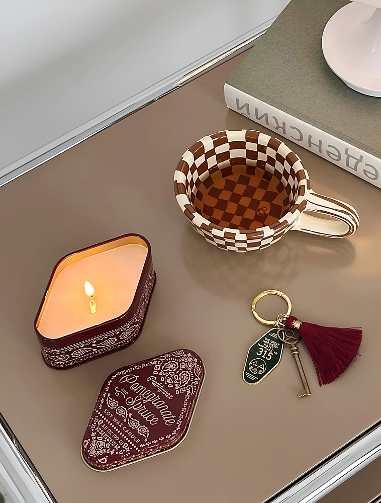 Ароматическая свеча Station Pomegranate & Spruce, 11x5 см от Paddywax