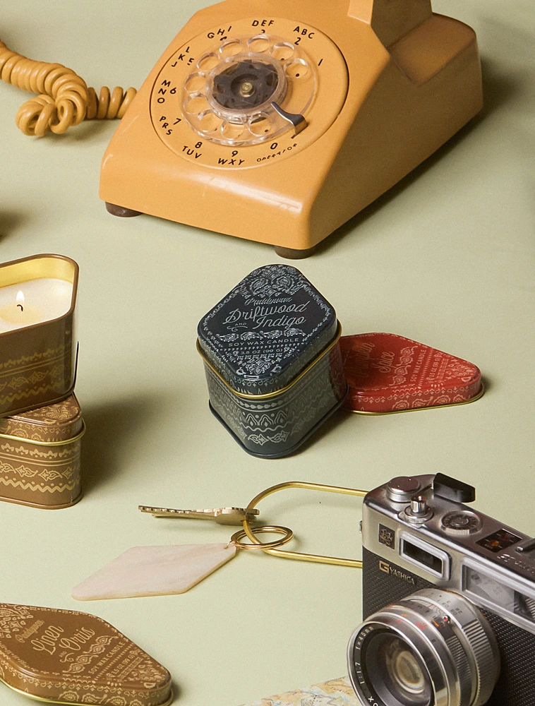 Ароматическая свеча Station Driftwood Indigo, 11x5 см от Paddywax