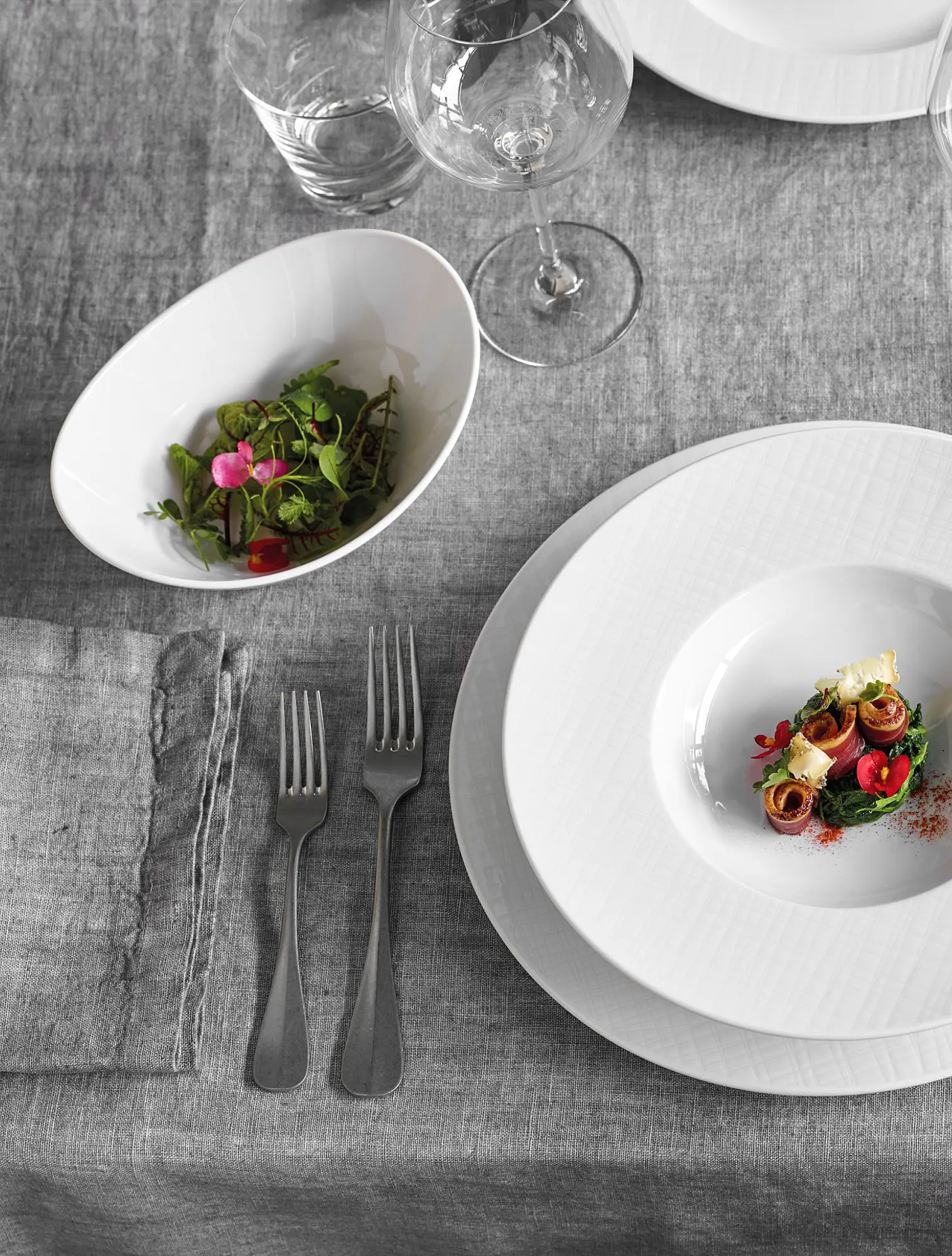 Сервировочный салатник Mesh White, 20 см