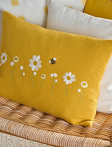 Декоративная наволочка Honeybee, 34х50 см