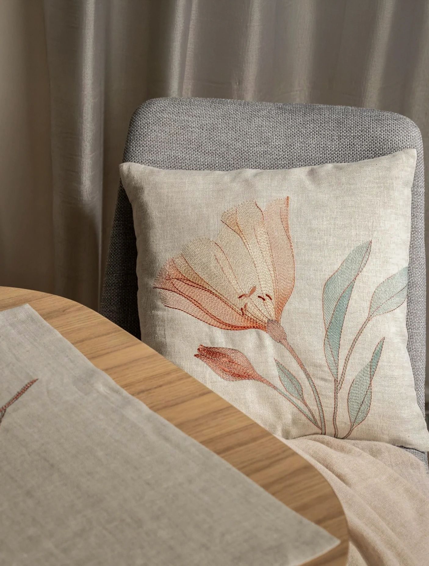 Декоративная наволочка Lily, 40x40 см