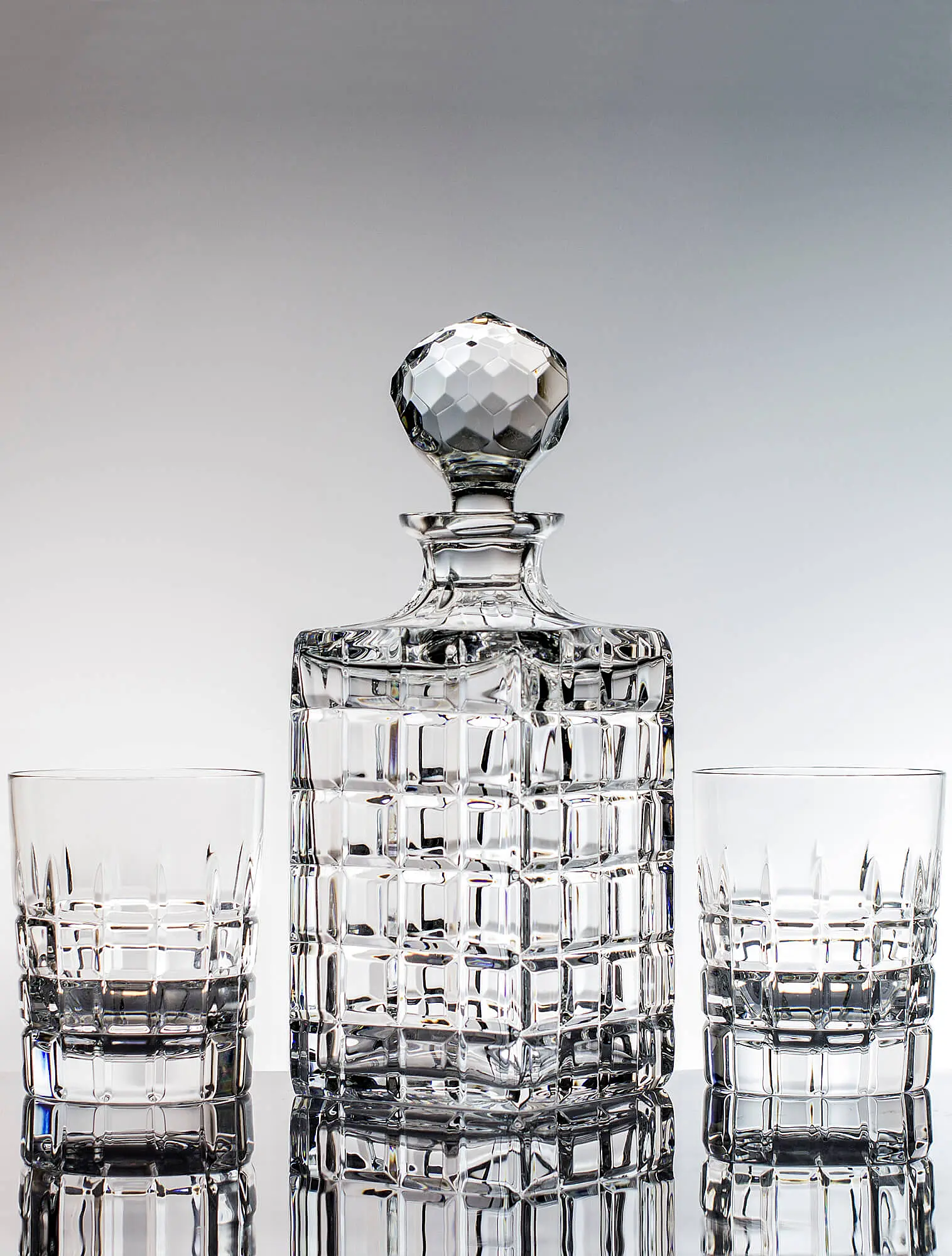 Набор из штофа 800 мл и 4 стаканов для виски Helsinky